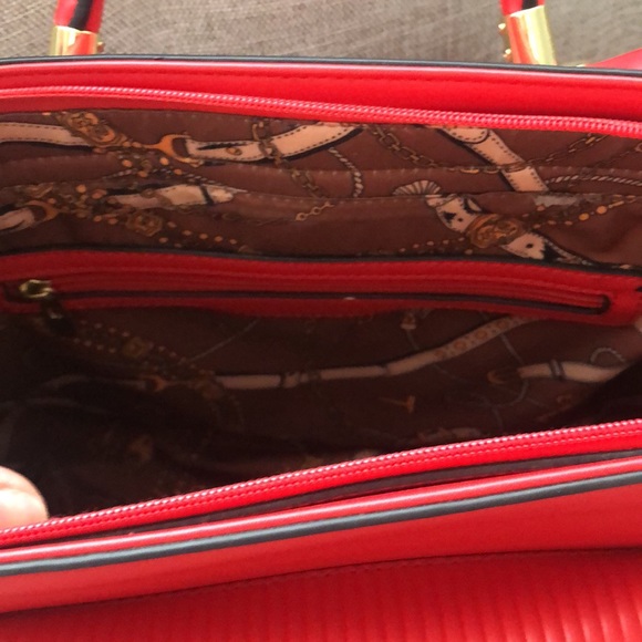 Beautiful red Satchel bag - Picture 7 of 10